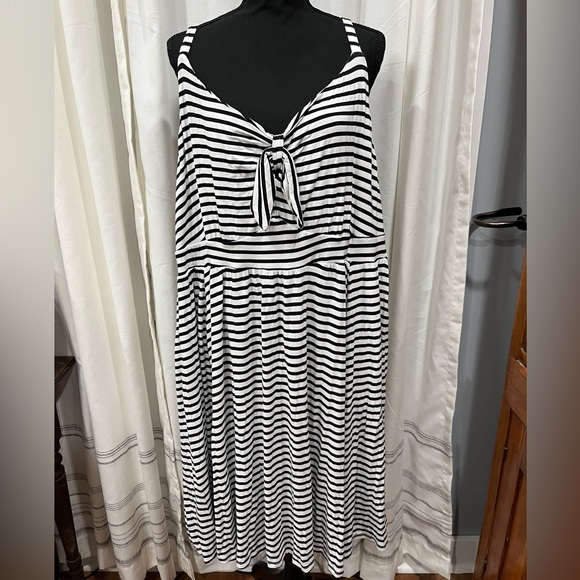Torrid Black & White Skater Dress - Picture 2 of 4